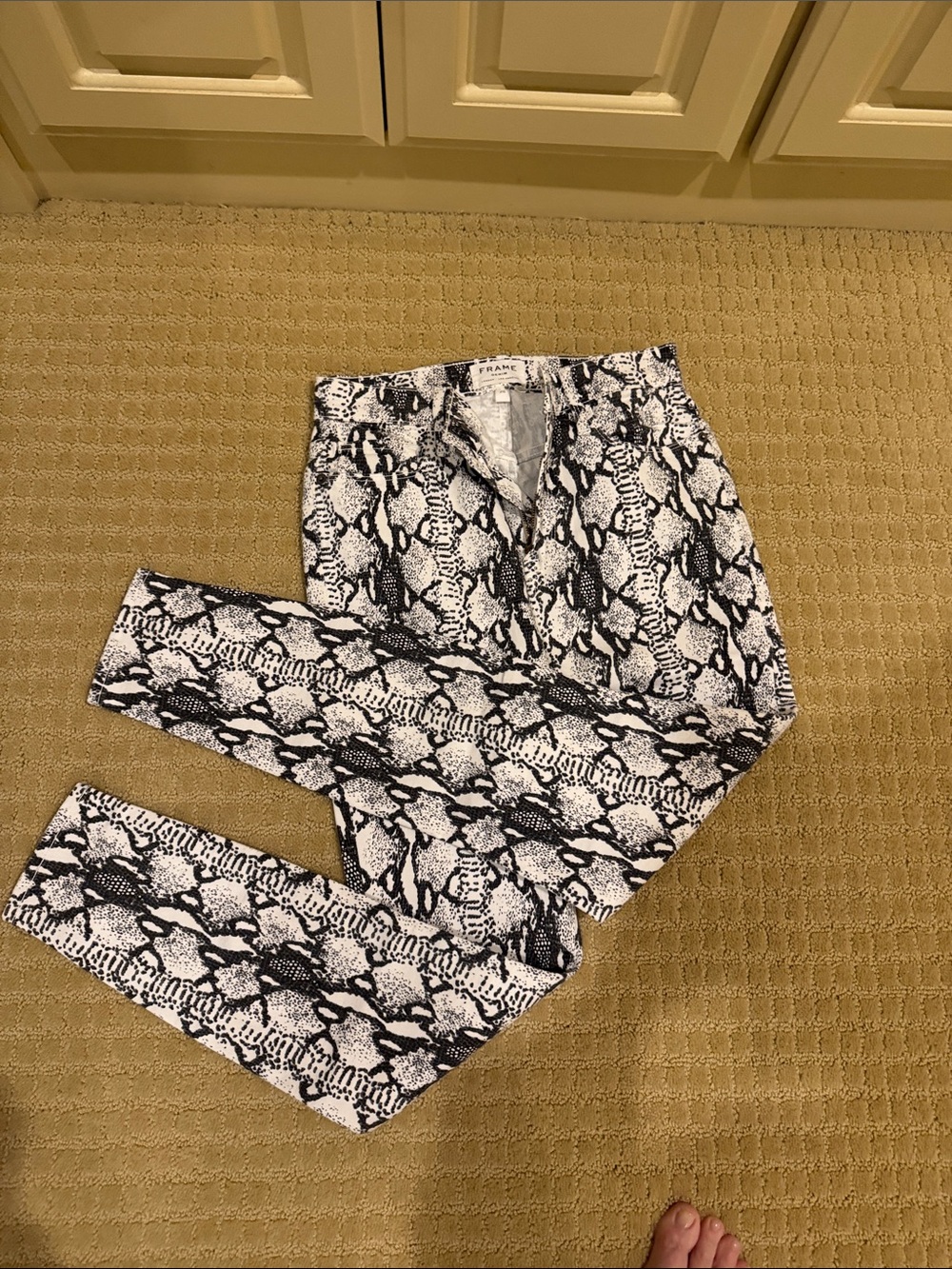 Frame Denim Monochrome Snake-Print Skinny Jeans